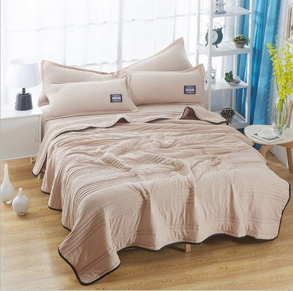 Breathable and cooling blanket for the summer